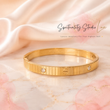 GOLD RIBBED LOVE BANGLE ✨